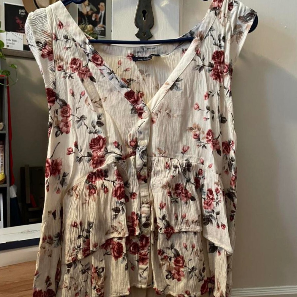 floral -neck sleeveless blouse from american eagle.